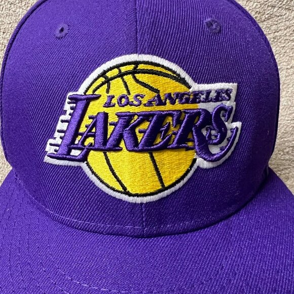 New Era Los Angeles Lakers Upside Down Logo 9FIFTY Snapback Hat Purple - Picture 3 of 7